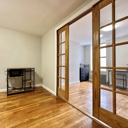 Image 3 - 518 East 5th Street, New York, NY 10009, USA - Apartment for rent