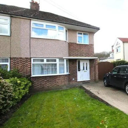 Rent this 3 bed duplex on The Meadows in Ingrave, CM13 3RL