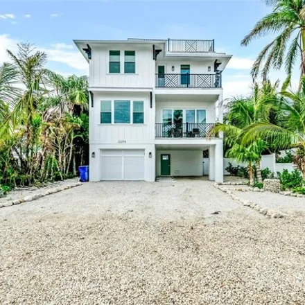 Image 1 - 2206 Avenue A, Bradenton Beach, Florida, 34217 - House for sale