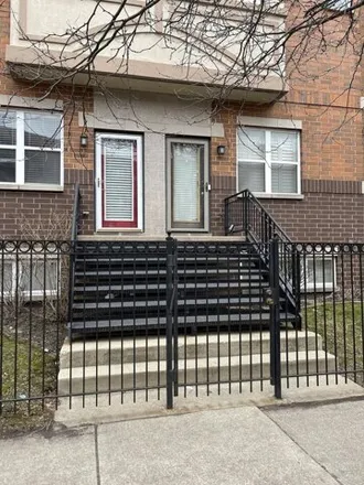 Buy this 3 bed condo on 7264 North Rogers Avenue in Chicago, IL 60626