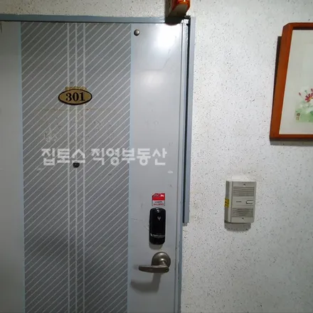 Rent this 3 bed apartment on 서울특별시 송파구 잠실동 223-17