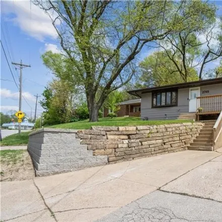 Image 3 - 2757 Hubbell Avenue, Des Moines, IA 50317, USA - House for sale