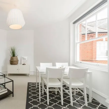 Rent this 3 bed apartment on Kensington Prep School in 596 Fulham Road, London