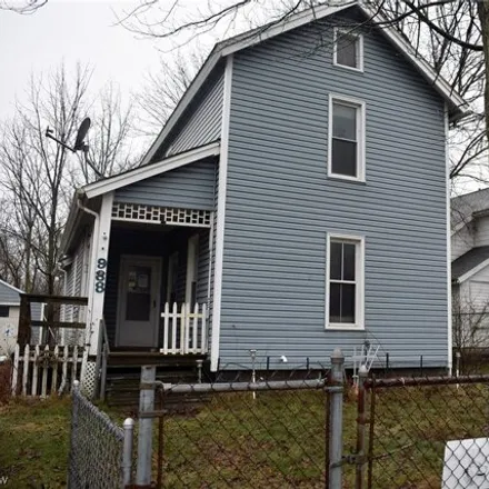 Buy this 3 bed house on 1014 East Avenue Southeast in Warren, OH 44484