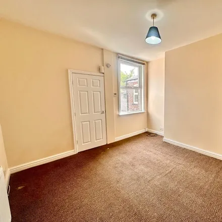 Rent this 3 bed townhouse on 171 Edmund Road in Cultural Industries, Sheffield