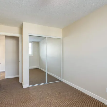Image 4 - 507 57 Avenue SW, Calgary, AB T2H 0J7, Canada - Apartment for rent