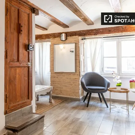 Rent this 2 bed apartment on Carrer del Literat Azorín in 28, 46006 Valencia