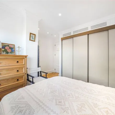 Rent this 2 bed apartment on unnamed road in London, W2 4HU