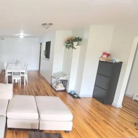Image 5 - 58-09 College Point Boulevard, New York, NY 11355, USA - Duplex for sale