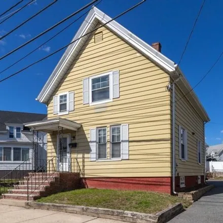 Image 1 - 837 Summer Street, Raddin Station, Lynn, MA 01905, USA - House for sale