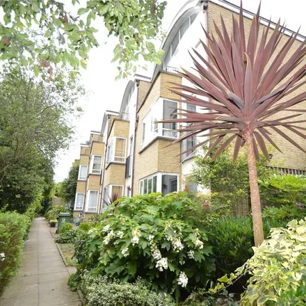 Rent this 4 bed townhouse on Pepler Mews in London, SE5 0HX