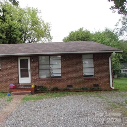 Rent this 3 bed house on 307 Garfield Street in Valley Stream, Statesville