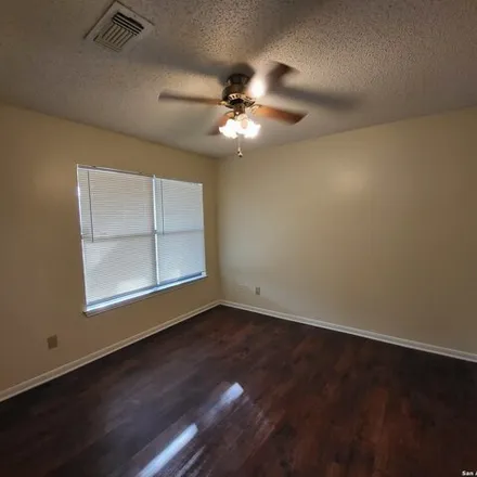 Image 6 - Queens Castle Drive, San Antonio, TX 78218, USA - Apartment for rent