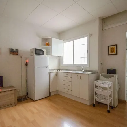 Image 2 - Carrer de los Castillejos, 280;282, 08001 Barcelona, Spain - Apartment for rent