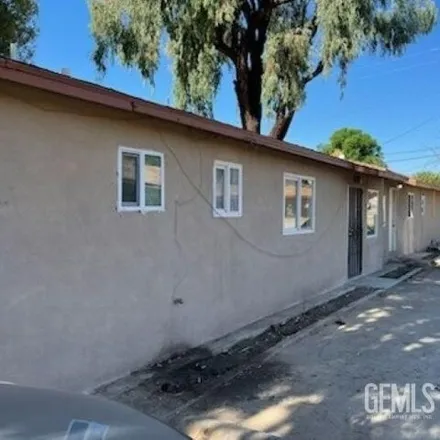 Buy this studio house on 3671 M Street in Bakersfield, CA 93301