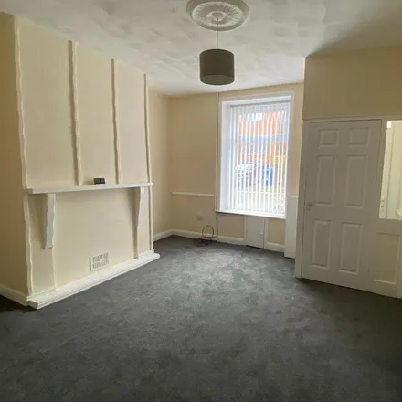 Image 2 - Gordon Street, Darwen, BB3 0EB, United Kingdom - Townhouse for rent