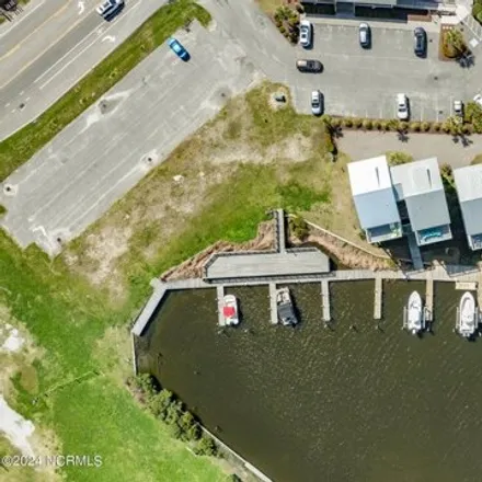 Image 7 - Topsail Boat Rental, 201 Greensboro Avenue, Surf City, NC 28445, USA - House for sale