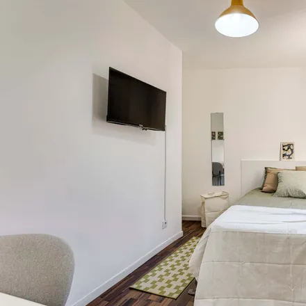 Rent this 4 bed room on Avinguda del Marquès de l'Argentera in 27, 08003 Barcelona