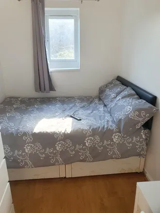 Rent this 4 bed room on Marton Close in Vauxhall, B7 5HU
