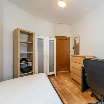 Image 4 - Queens Court, Queensway, London, W2 4SJ, United Kingdom - Apartment for sale