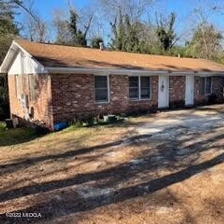 Buy this 4 bed duplex on 2200 Greenwood Drive in Groveland, Macon