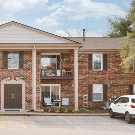 Buy this 2 bed condo on 703 Logsdon Court in Douglass Hills, Jefferson County