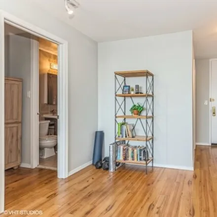 Image 9 - 655 W Irving Park Rd Apt 4711, Chicago, Illinois, 60613 - Condo for sale