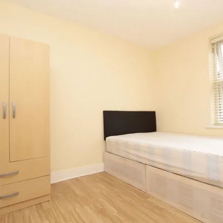 Rent this 5 bed apartment on 123 Mornington Road in London, E11 3DF