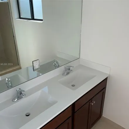 Image 3 - 848 Brickell Avenue, Miami, FL 33131, USA - Townhouse for rent