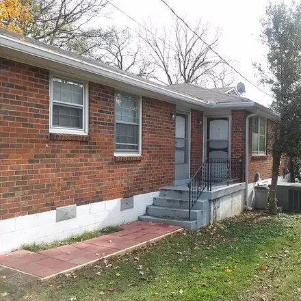 Rent this 2 bed duplex on 2907 W Linden Ave