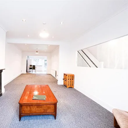 Image 2 - Wilmington Gardens, London, IG11 9TT, United Kingdom - Townhouse for rent