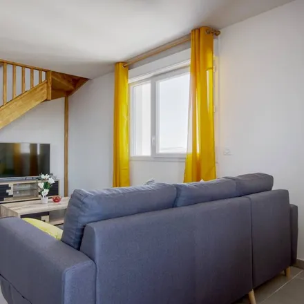 Rent this 2 bed apartment on 11 Rue André Allar in 13015 15e Arrondissement, France