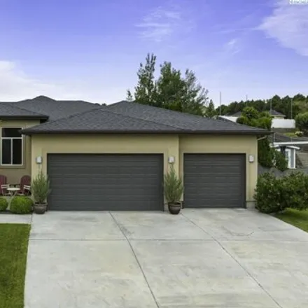 Buy this 3 bed house on 2754 Katie Rd in Kennewick, Washington