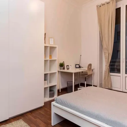 Rent this 11 bed room on Via Giulio Tarra in 1, 20125 Milan MI