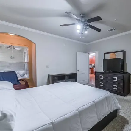 Rent this 2 bed condo on Houston