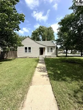 Buy this 2 bed house on 1701 North Madison Street in Hutchinson, KS 67502