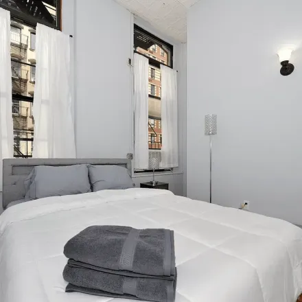 Image 2 - Chambers Street, Hudson Street, New York, NY 10014, USA - Apartment for rent