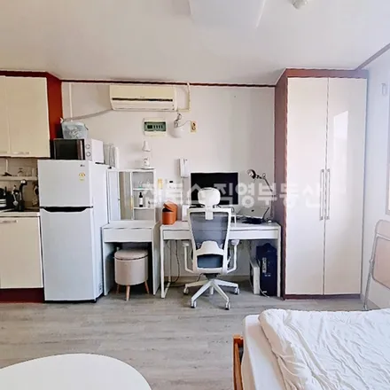 Rent this studio apartment on 서울특별시 관악구 봉천동 874-22