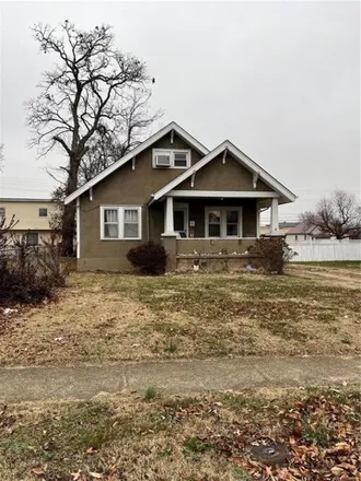 Buy this 3 bed house on 572 North Madison Avenue in Lebanon, MO 65536