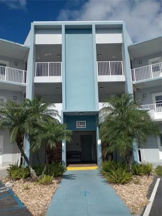 Rent this 1 bed condo on 2363 Park Lane in Hollywood, FL 33021