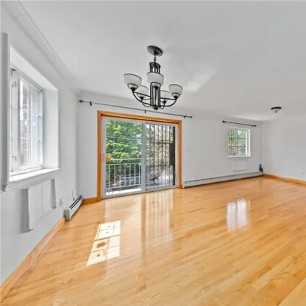 Image 4 - 25-05 124th Street, New York, NY 11354, USA - House for sale