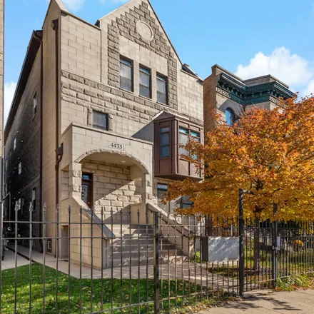 Buy this 3 bed loft on 4431 South Oakenwald Avenue in Chicago, IL 60653