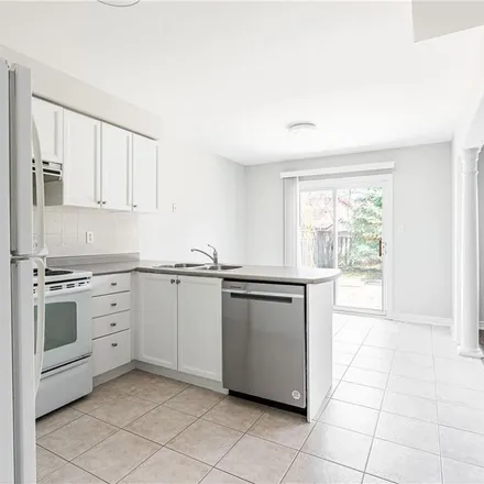 Image 8 - 2515 Longridge Crescent, Oakville, ON L6H 6Y3, Canada - Apartment for rent