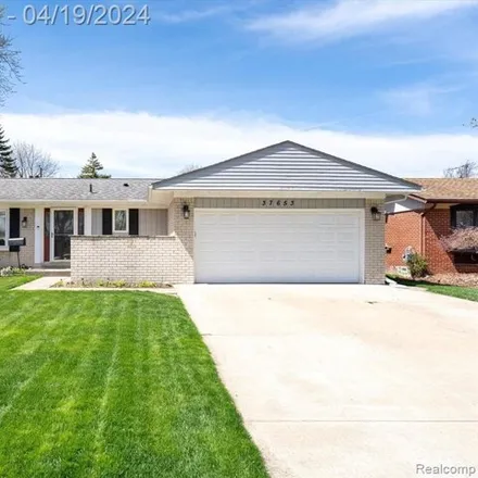 Image 1 - 37667 Longacre Drive, Sterling Heights, MI 48312, USA - House for sale