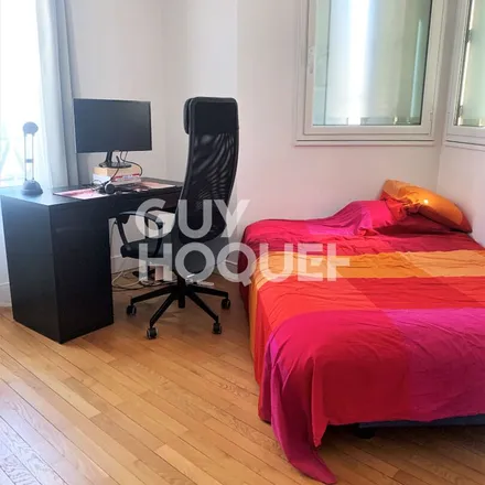 Rent this 3 bed apartment on 2 Rue Étienne Dolet in 92130 Issy-les-Moulineaux, France