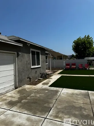 Image 4 - 7044 Yarmouth Ave Reseda Ca 91335 - House for rent