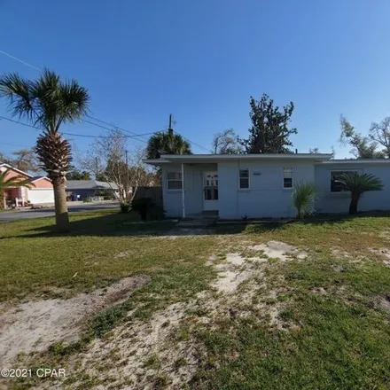 Rent this 5 bed house on 2701 West 14th Street in Saint Andrew, Panama City