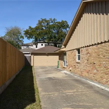 Image 4 - 5062 Lymbar Drive, Houston, TX 77096, USA - House for rent