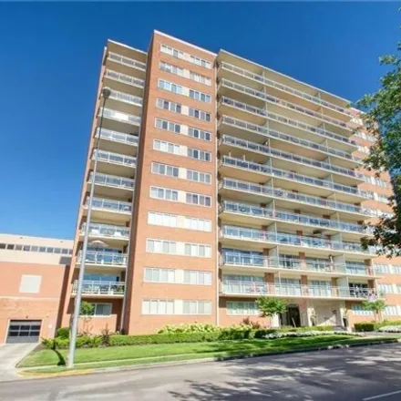 Image 3 - 4740 Roanoke Parkway, Kansas City, MO 64112, USA - Condo for sale