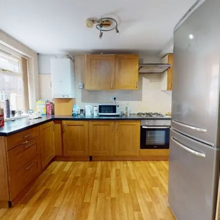 Rent this 6 bed townhouse on Canterbury Drive in Leeds, LS6 3HA